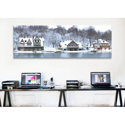 Boathouse Row at the waterfront, Schuylkill River, Philadelphia, Pennsylvania, USA par Panoramic Images - Estampe numérique sur toile tendue avec châssis