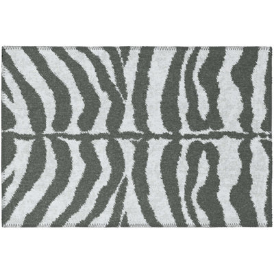 Tapis gris tissé à la machine