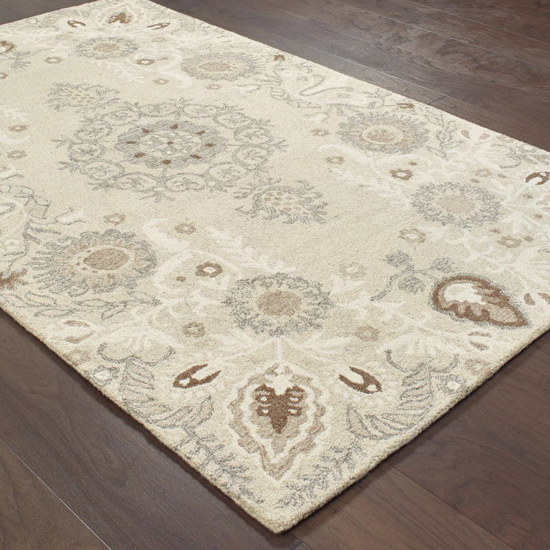 Tapis sable / cendre touffeté à la main à motif floral Baddesley, Rectangle 10 pi x 13 pi