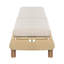 Chaise longue d'extérieur réglable en résine tressée avec coussin beige, fauteuil inclinable de style rotin naturel pour terrasse et piscine.