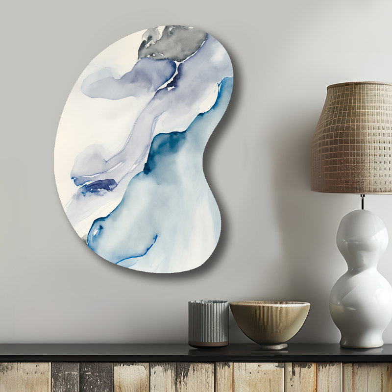 Saphir bleu nébuleuse IX - forme abstraite de flèche à encre liquide - art mural asymétrique en métal, H 31 po x l 22 po