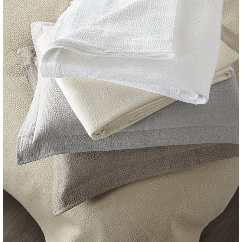 Montauk Sham, Standard