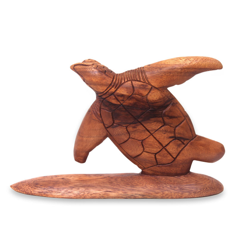 Sculpture de tortue de bois sur la planche de surf Rhone