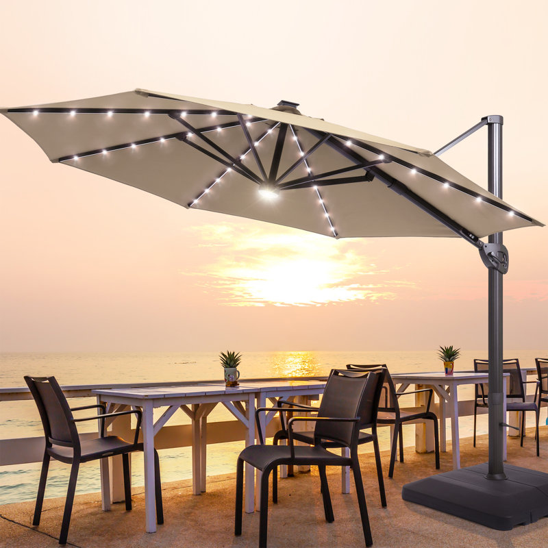 Grand parasol en porte-à-faux illuminé 11 pi avec base, Sable