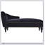Luxueuse chaise longue en velours avec capitonnage à boutons et garniture cloutée, parfaite pour une détente et un confort élégants