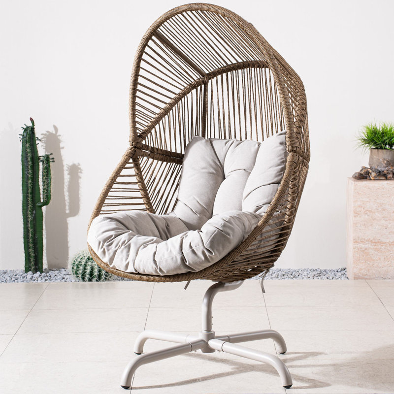 Fauteuil à œufs pivotant en osier pour l'extérieur et l'intérieur