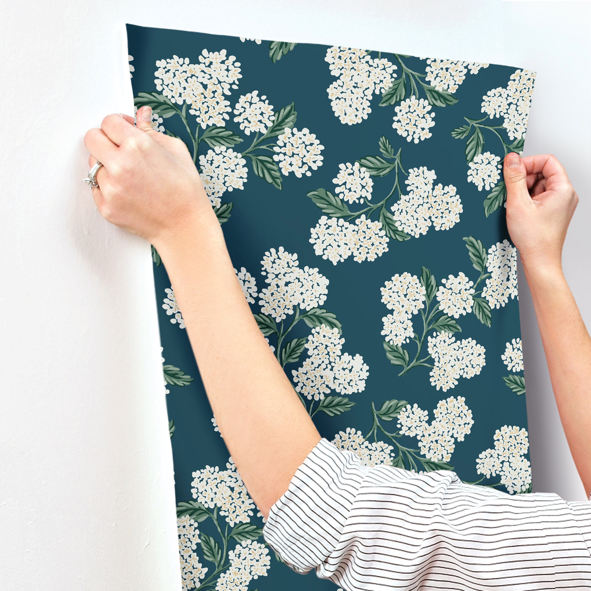 Hydrangea 27' x 27" Wallpaper, Blue