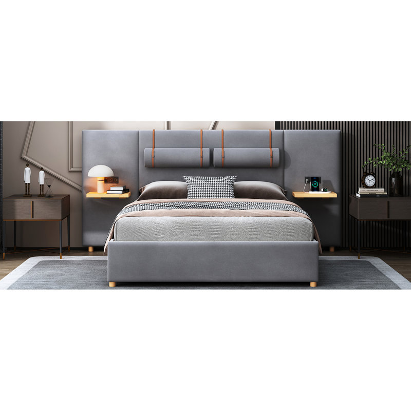 Grand lit plateforme en velours gris avec prises et espace de rangement disponible avec sortie et options de chevet