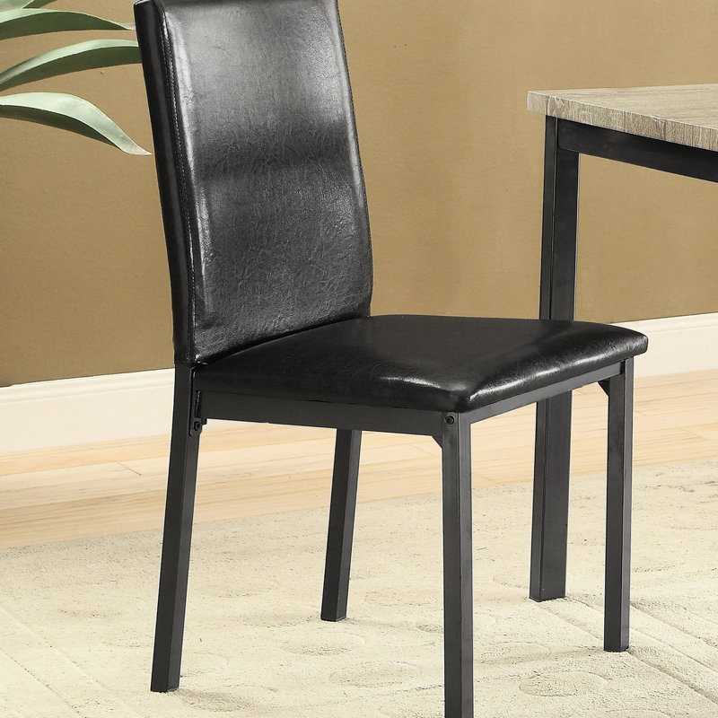 2 chaises noires en similicuir rembourrées pour la décoration de salle à manger transitionnelle de 2 rectangulaires avec fabrication