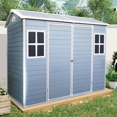Abri de jardin en plastique gris de 2,4 m x 1,2 m avec plancher, idéal pour terrasse et jardin. Il comprend deux fenêtres, une double porte verrouillable, une construction robuste, une bonne aération et est facile à monter.