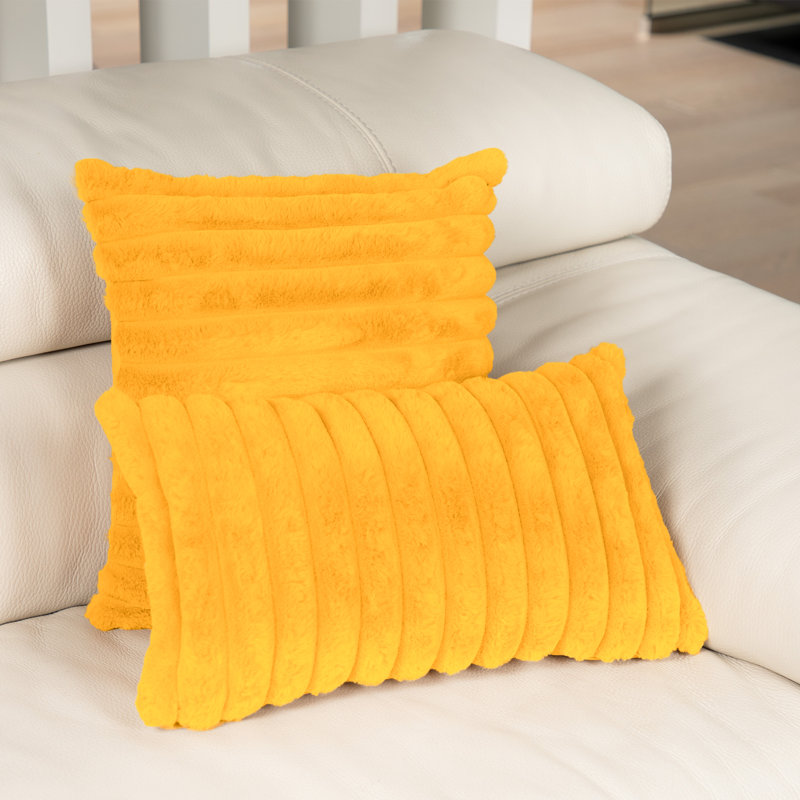 Coussin en fausse fourrure réversible Raya (ensemble de 2), Yellow
