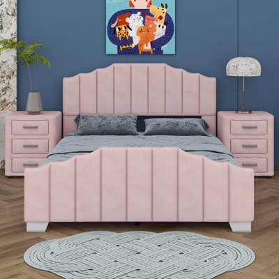 Ensemble de chambre à coucher 3 pièces, lit plateforme tapissier en velours avec tête de lit capitonnée verticale et 2 tables de chevet à trois tiroirs