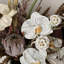 Ornements de fleurs simulées