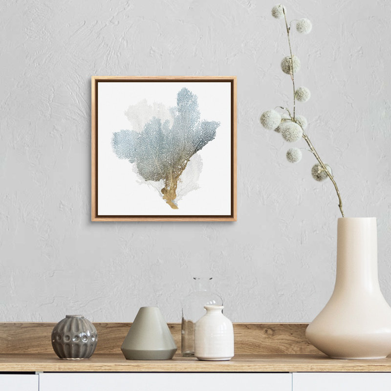 «Delicate Coral III» par Isabelle Z - reproduction d'art sur toile, Toile avec cadre photo, H 13,25 po x l 13,25 po