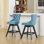 Tabourets de bar pivotants en velours avec décoration capitonnée à boutons et pieds en bois, garniture cloutée chromée, chaises de bar de style loisir, tabourets de bar, ensemble de 2 (bleu clair), SW1860LB