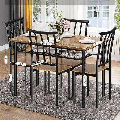 Ensemble repas pour quatre personnes