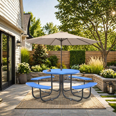 Ensemble de table ronde et de chaises avec trou pour parasol