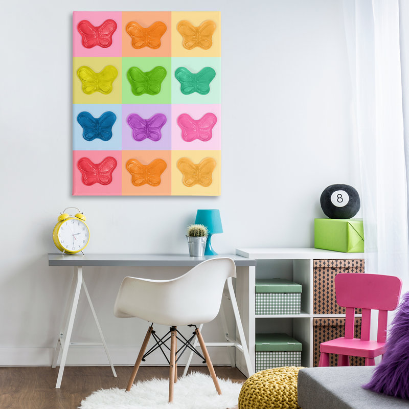 «Candy Butterfly Rainbow», conception par Lish Creative, H 48 po x l 36 po