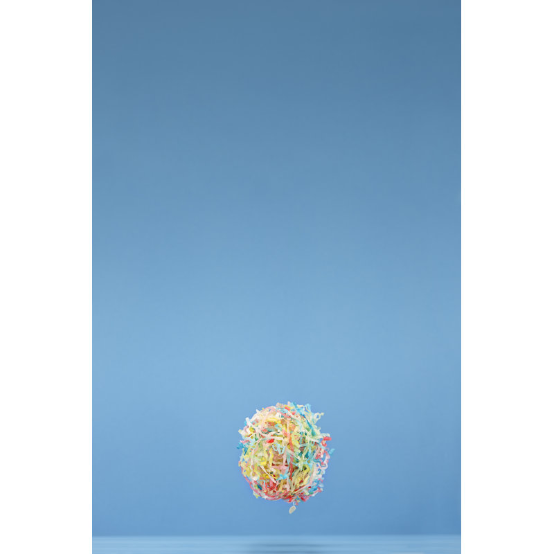 Un fond de confettis planant par Sohl, H 18 po x l 12 po