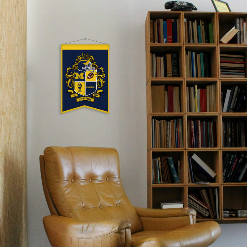 Décoration murale NCTA Michigan Wolverines Crest | 15 x 22 po