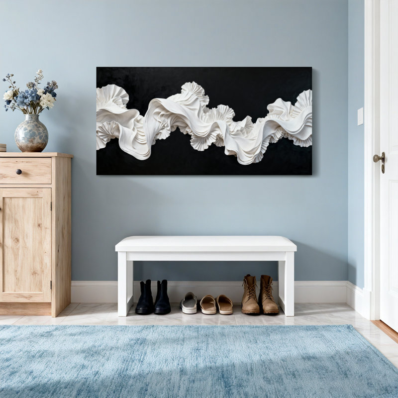 Vagues sculpturales blanches sur fond noir, H 20 po x l 40 po