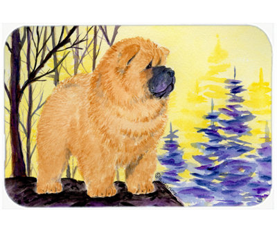 Chow-chow sur planche à découper en verre