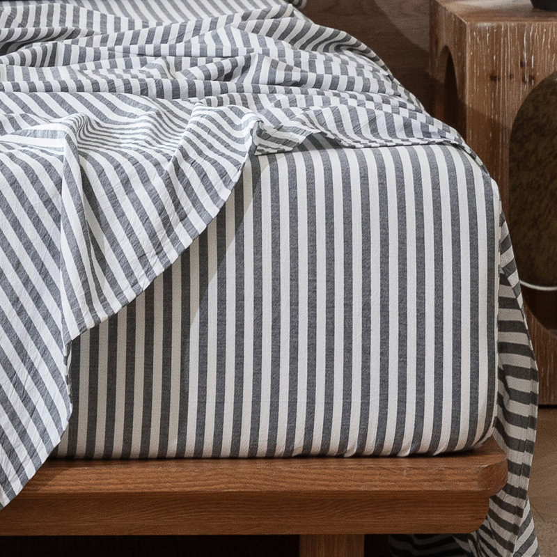 Drap-housse MooMee 100% coton lavé extra profond, Très grand lit, Classic Stripes - Dark Grey & White