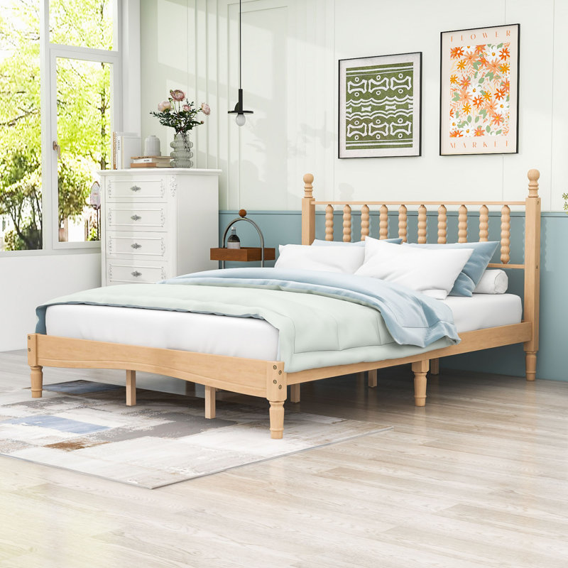 Grand lit plateforme en bois avec tête de lit