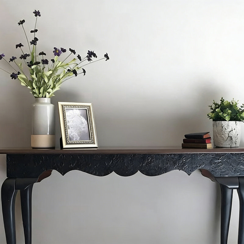 Console de style français en bois sculpté