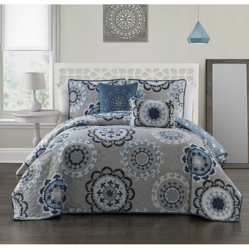 Elsa Traditional Polyester Geometric Shapes Quilt, Blue, Queen Quilt + 2 Shams + 2 Throw Pillows