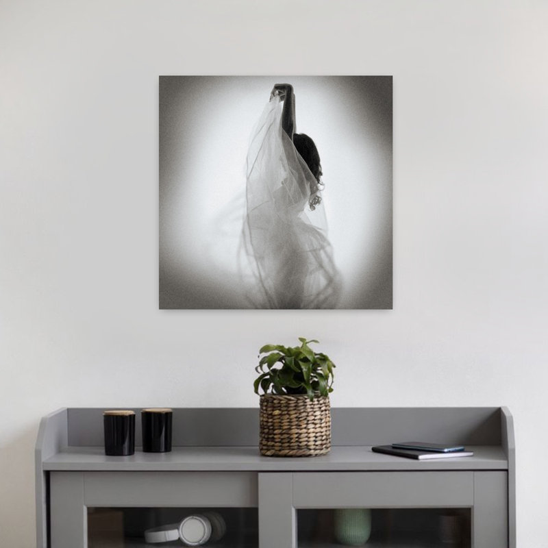 «Graceful Fabric Dance», art délicat éthéré délicat, H 18 po x l 18 po