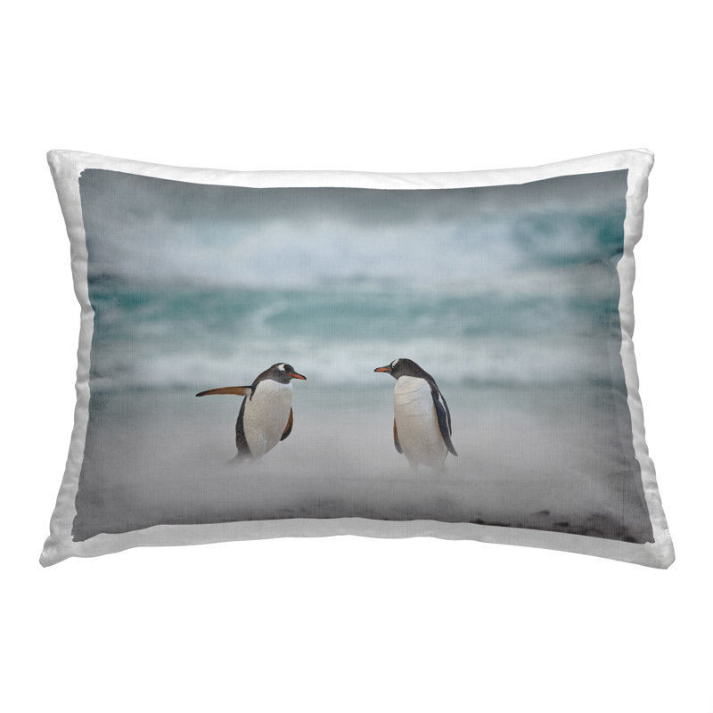 Coussin Penguin Duo on Beach
