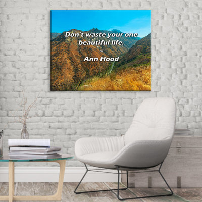 Citation artistique «Ne gaspillez pas votre belle vie». Toile tendue par Ann Hood