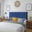 Tête de lit pour grand lit en velours bleu marine, tissu d'ameublement à point losangé, tête de lit réglable et contemporaine en velours, lit, style moderne-130155387