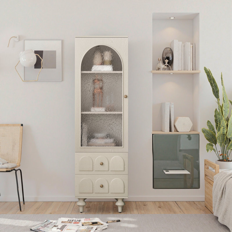 Grande armoire de présentation de 62,99 po avec porte en verre trempé, deux tiroirs et une tablette réglable, solutions de rangement spacieuses, pour le salon, la chambre à coucher, la cuisine et le bureau, blanc