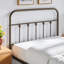 Lit plateforme classique en fer avec tête de lit et pied de lit-871769439-848028363