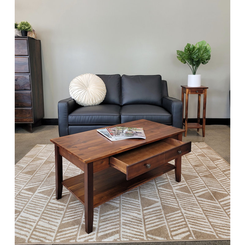 Table basse à 4 pieds en bois massif avec rangement Ambrianna, Acajou