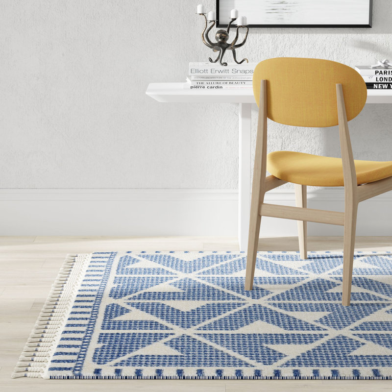 Kellda Geometric Machine Woven Polypropylene/Polyester Area Rug in Blue, Rectangle 5' x 7'