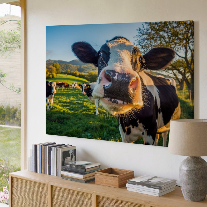 Toile, gros plan sur une joyeuse vache laitière en noir et blanc, H 20 po x l 20 po