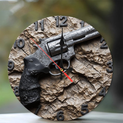 Horloge gravée en pierre revolver