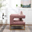 Élégante chaise rembourrée en velours rose avec découpes et base solide en métal doré-316307388