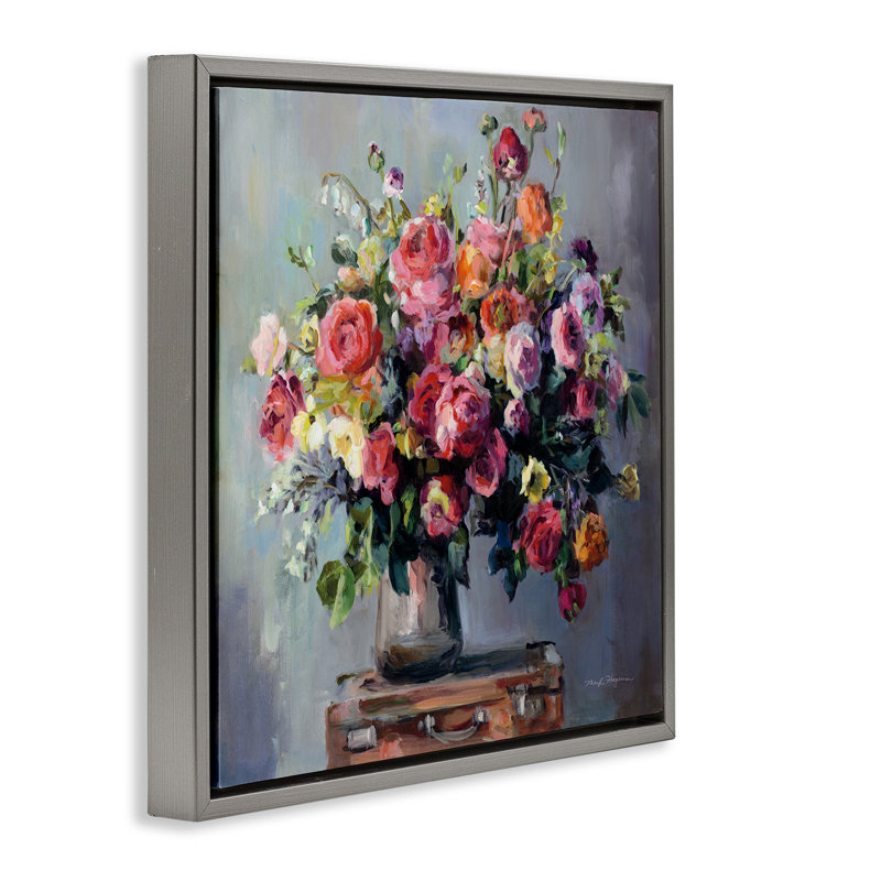 «Abundant Rose Bouquet Floating Frame» par Marilyn Hageman, H 18 po x l 18 po, Cadre flottant gris lustré