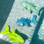 Sunnylife: Dive Buddies - Salty The Shark - paquet de 3, aqua, bleu, jaune néon - jeu d'eau et de piscine