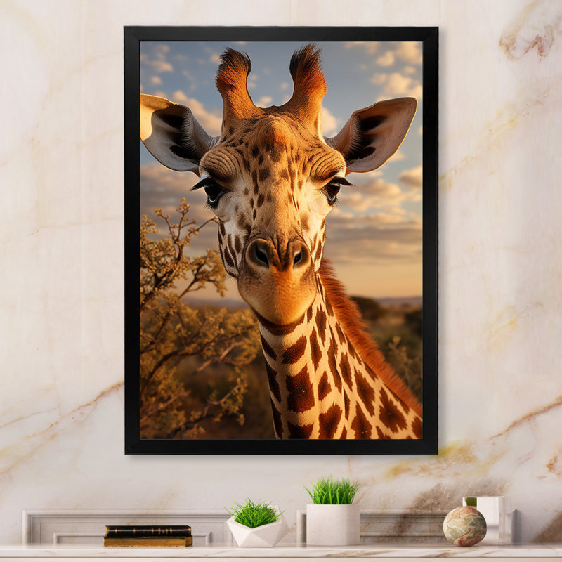 «Giraffe Portrait Vibrant - Animals», reproduction sur toile, Cadre photo noir, H 20 po x l 12 po x P 1 po