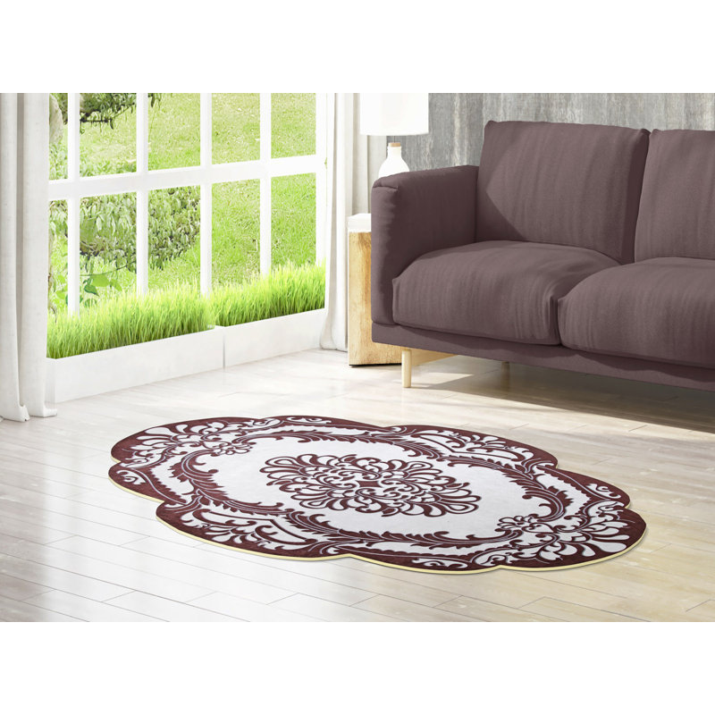 Tapis rouge en polyester tissé à la machine Novelty Stromberg, Nouveauté 3 pi 11 po x 5 pi 11 po