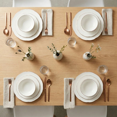 Service de table en porcelaine festonnée blanche et cuivre Elegance (service de 24 pièces pour 6 personnes)