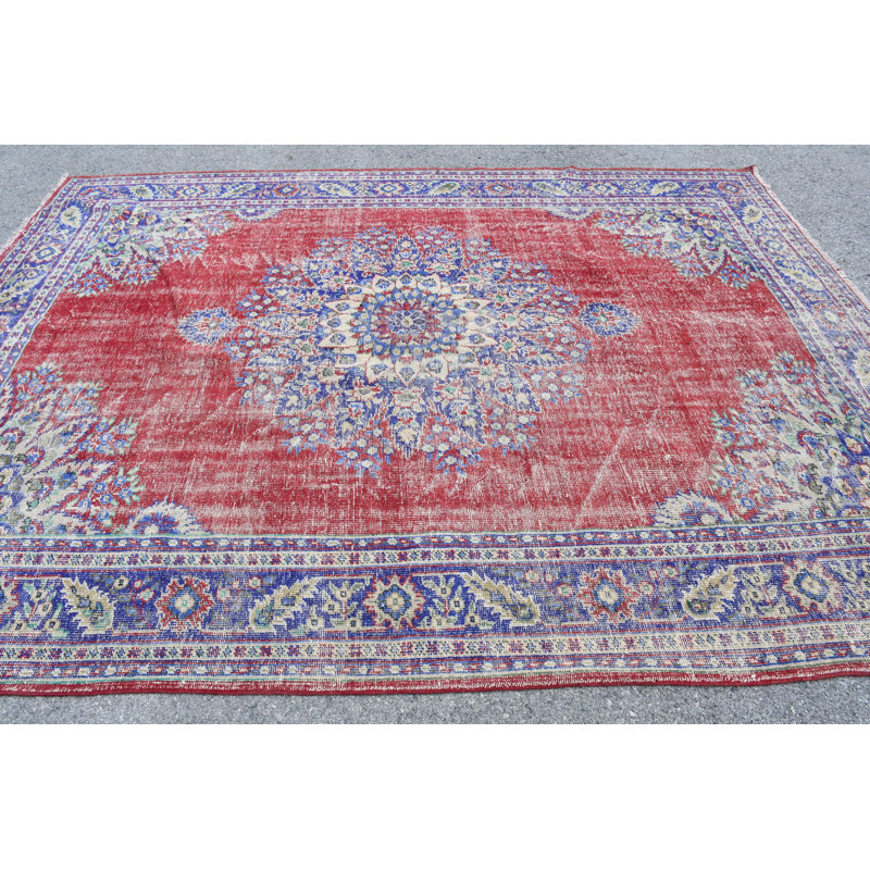 Très grand tapis rouge turc antique surdimensionné, idéal pour ajouter sophistication et style classiques à n'importe quelle pièce
