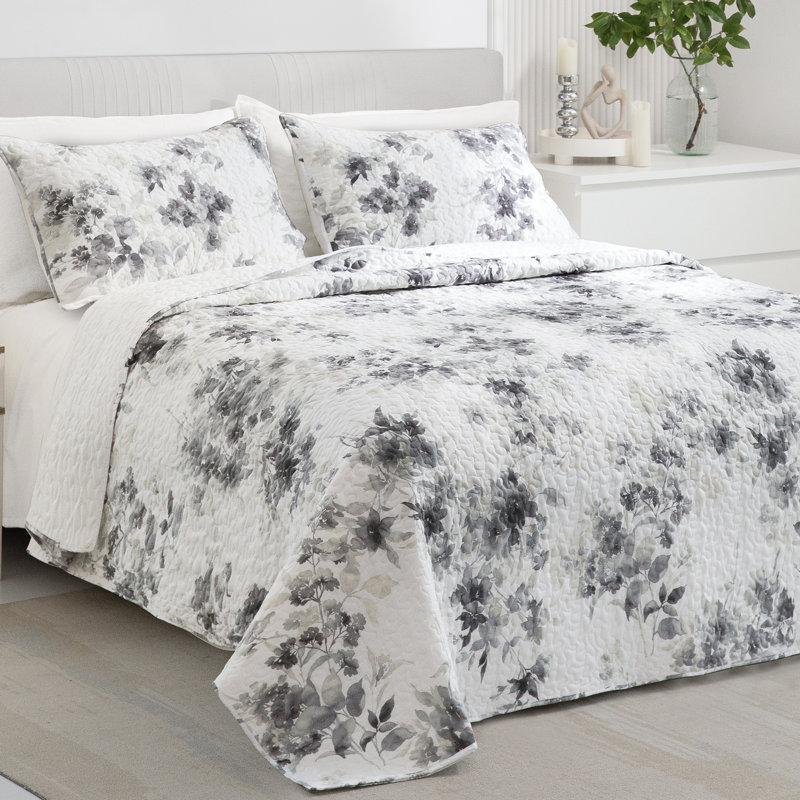 Full White and Gray Microfiber Floral Quilt Set