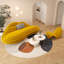 Canapé courbé clair et luxueux moderne-104254902
