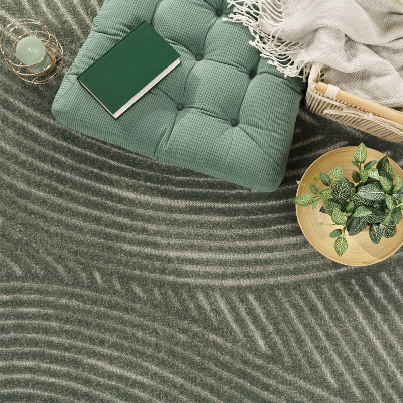 Modern Area Rug with Curved Line Pattern in Green, Rectangle 5'3" x 7'7"